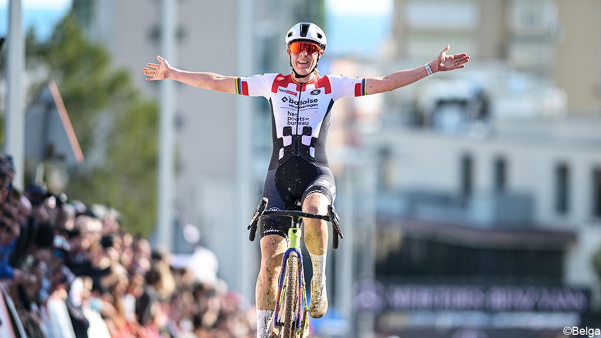 Lucinda Brand spoelt teleurstelling van NK door met 18e seizoenszege in Benidorm