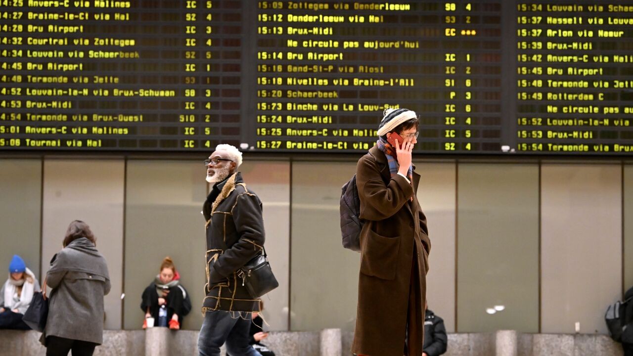 Spoorstaking van 5 dagen: wat als je niet op het werk geraakt? En mag je altijd thuiswerken?