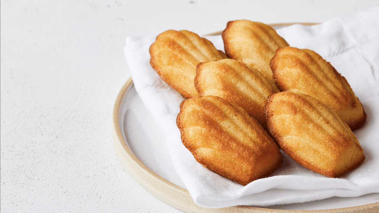 Madeleines van Sarah Renson bij Cru bevatten mogelijk ijzerdraad en plastic