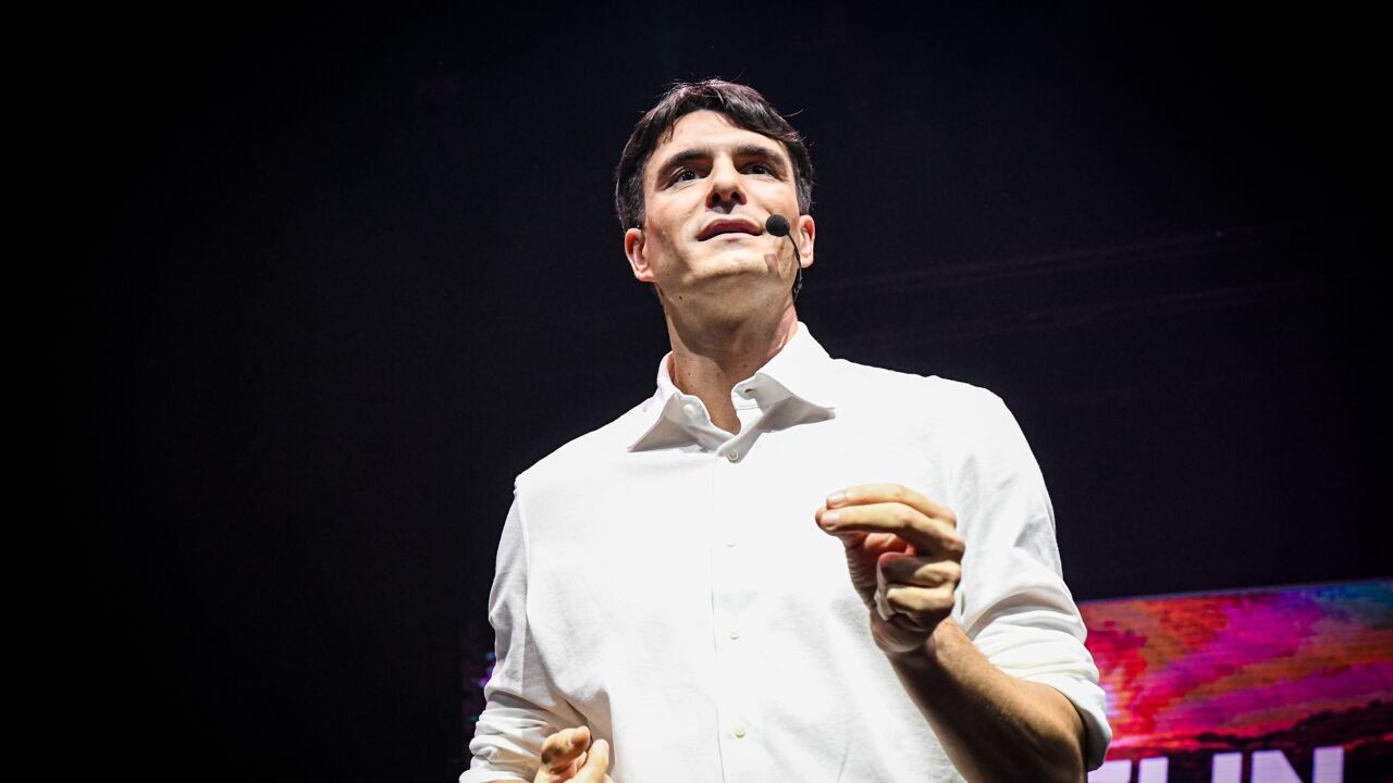 'Personal brandmanager' van Conner Rousseau niet langer betaald door parlement, maar door partij zelf