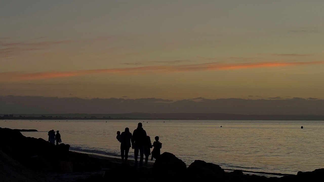 Australische jongen (13) zwemt uren in oceaan om zijn gezin te redden: "Bovenmenselijke prestatie"