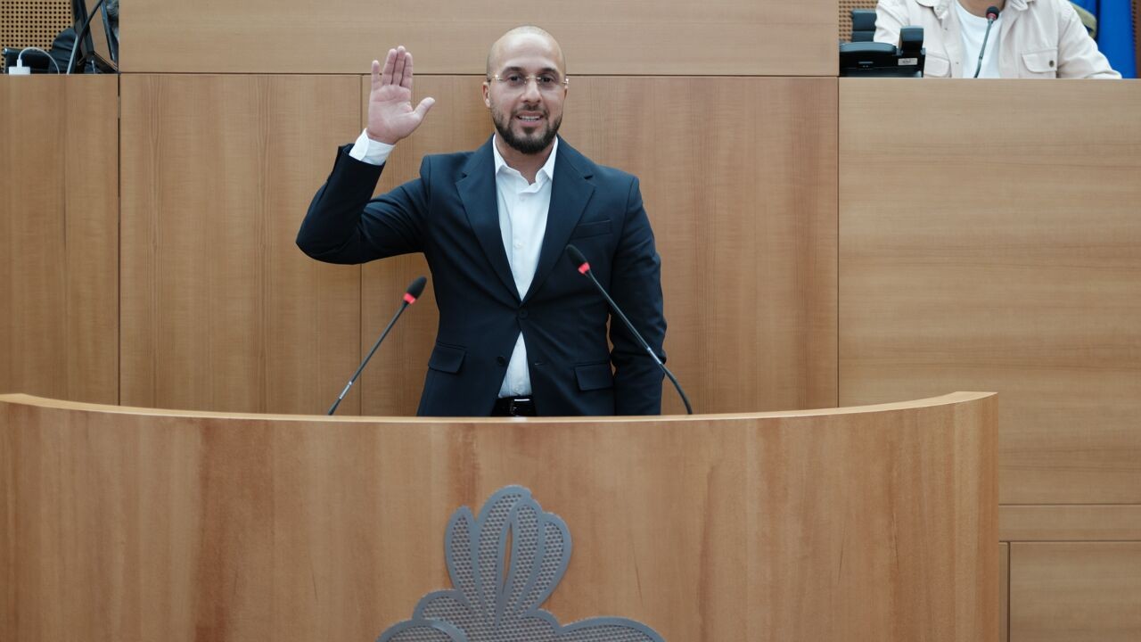 Ilyas El Omari (Team Fouad Ahidar) in opspraak: Brussels Parlementslid zou parlementair medewerker voor privézaken hebben ingezet