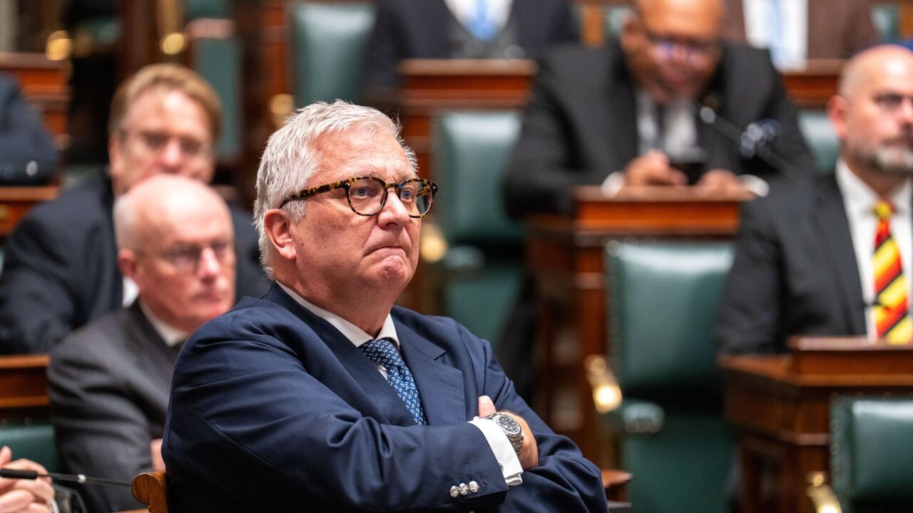 Van "nooit ontmoet" tot "twee keer onder 4 ogen gesproken": hoe prins Laurent met zijn communicatie over Jeffrey Epstein alleen maar meer vragen opwerpt