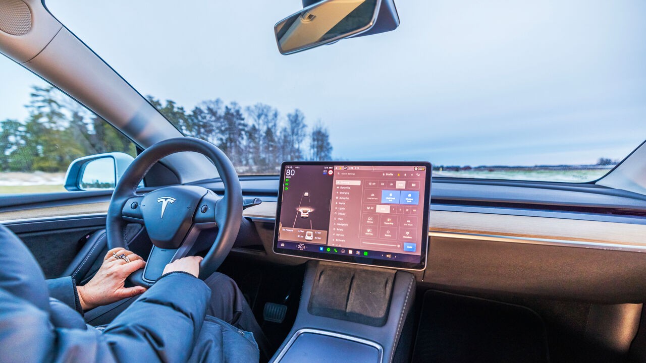 Zelfrijdende Tesla's op Vlaamse snelwegen? Minister De Ridder wil tegen einde van de week duidelijkheid