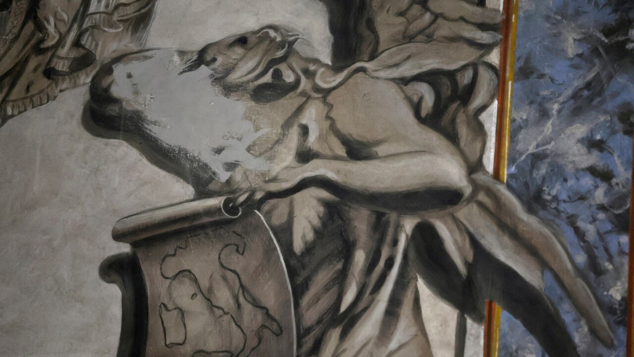 "Oké dan, het was Meloni": gezicht van gerestaureerde engel in kerk in Rome is verwijderd