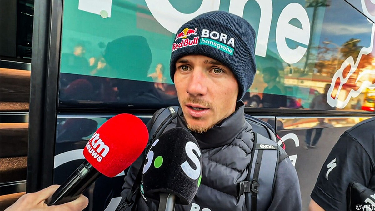 Remco Evenepoel zat bij de tussensprint al met de tijdrit van morgen in zijn hoofd: "Die boniseconde lag er, dus waarom niet?"