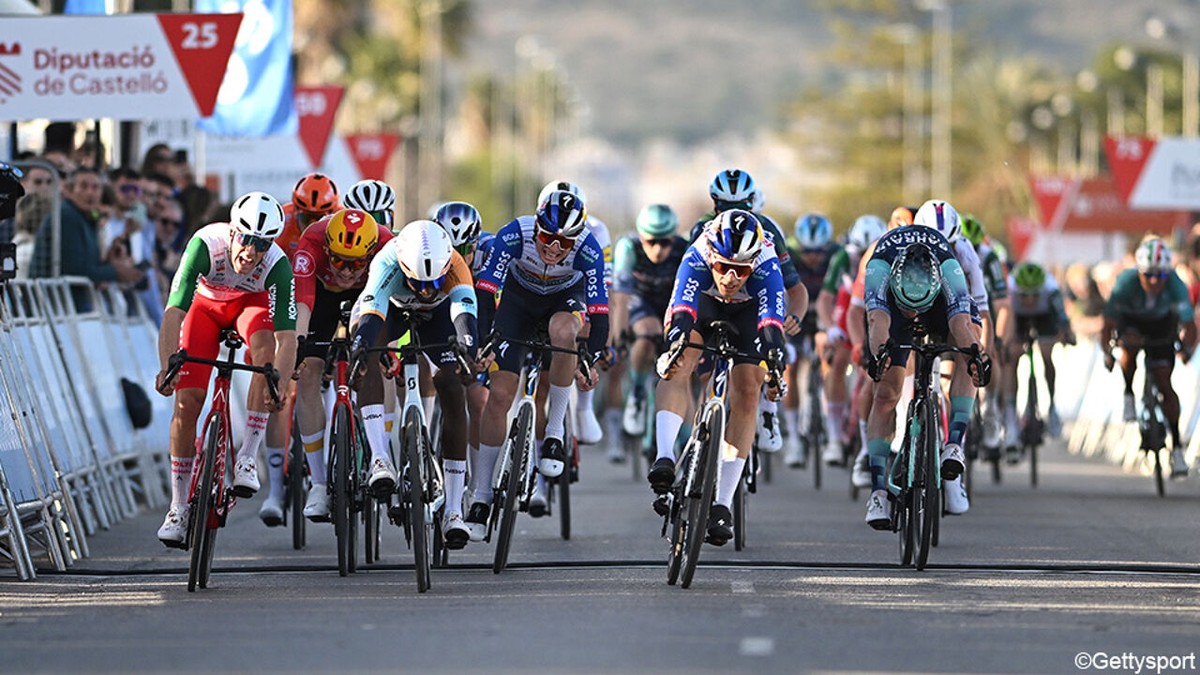 Biniam Girmay schiet meteen in de roos op eerste werkdag voor nieuwe ploeg in de Ronde van Valencia, Arne Marit net geklopt