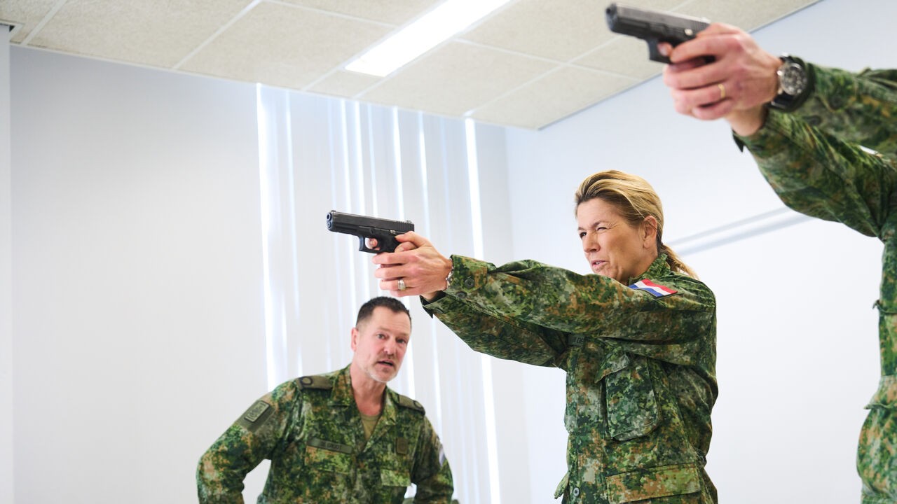 Nederlandse koningin Máxima is aan opleiding tot reservist begonnen: "Onze veiligheid niet langer vanzelfsprekend"