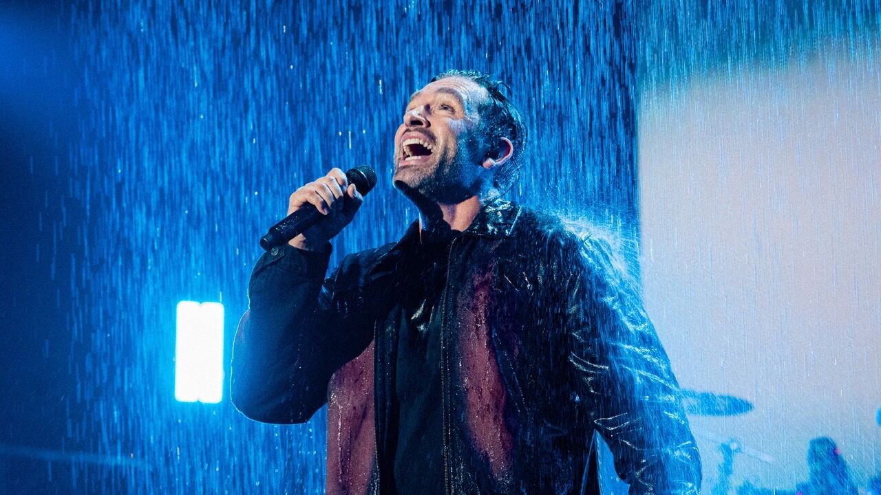 Zwarte condooms, kapotte micro en 1.000 liter water: zo kwam de openingsact van Metejoor op de MIA's tot stand