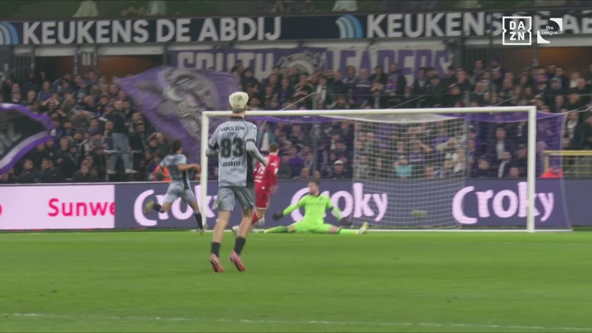 VIDEO - Dolle minuut voor rust! Coosemans zet blunder van Maamar knap recht, maar is op corner toch geklopt