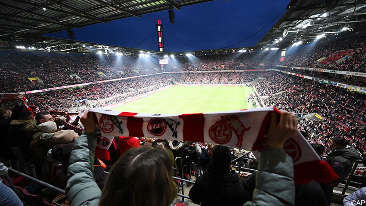 Kippenvel bij een jeugdmatch: 50.000 fans komen U19 van FC Köln aanmoedigen voor UEFA Youth League-duel met Inter
