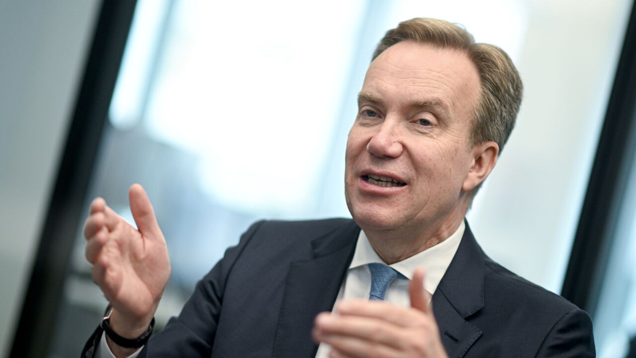 Wereld Economisch Forum start onderzoek naar banden tussen eigen CEO en Epstein