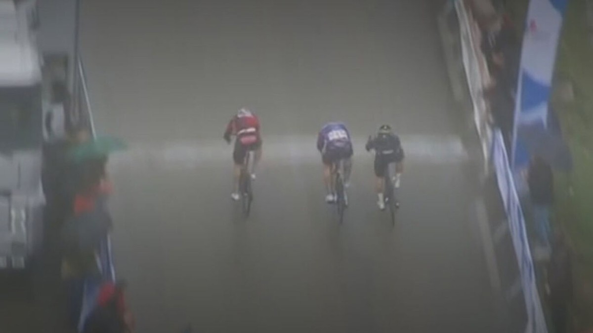 Wat scheelde het? Lotto-Intermarché boekt dankzij neoprof Mathieu Kockelmann (en fotofinish) eerste zege sinds fusie