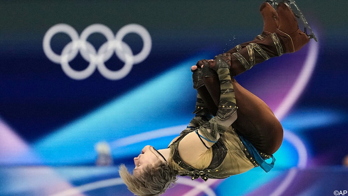 Achterwaartse salto en viervoudige sprongen: publiek smult van "Quad God" Ilia Malinin, jury iets minder