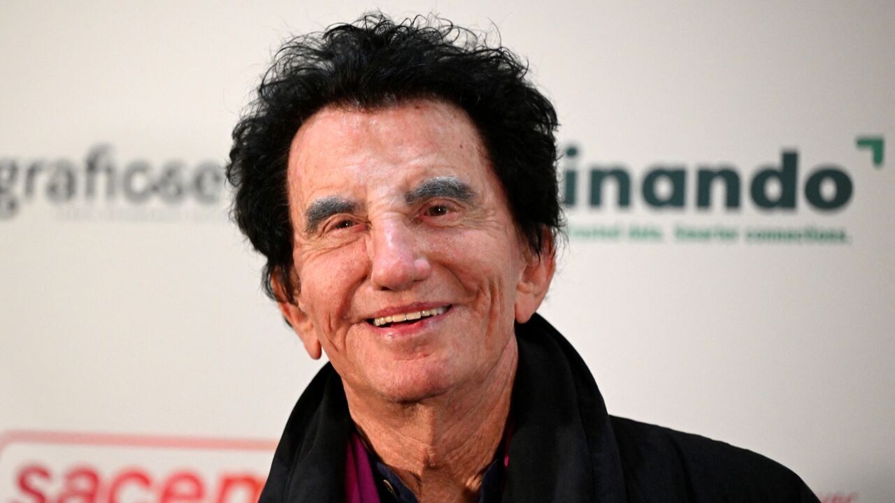 Verschillende huiszoekingen in Parijs in onderzoek naar financiële banden tussen Epstein en oud-minister