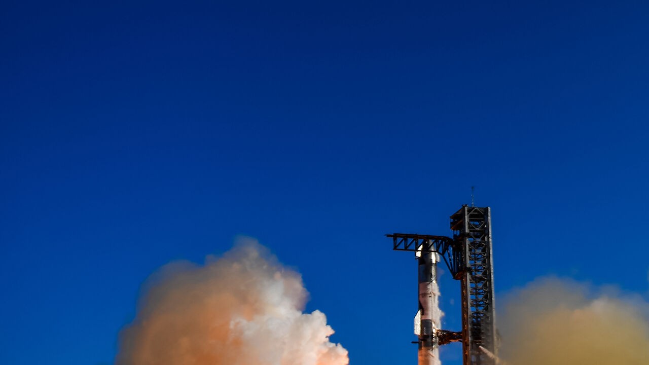 SpaceX verlegt focus van Mars naar maan: Elon Musk wil binnen 10 jaar permanente basis op de maan bouwen