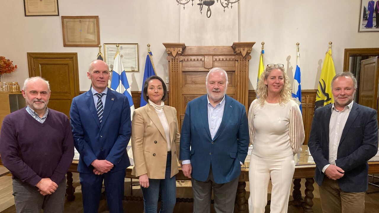 Nieuw schepencollege in Middelkerke verkozen na breuk tussen burgemeester Dedecker en N-VA-schepen Descheemaecker