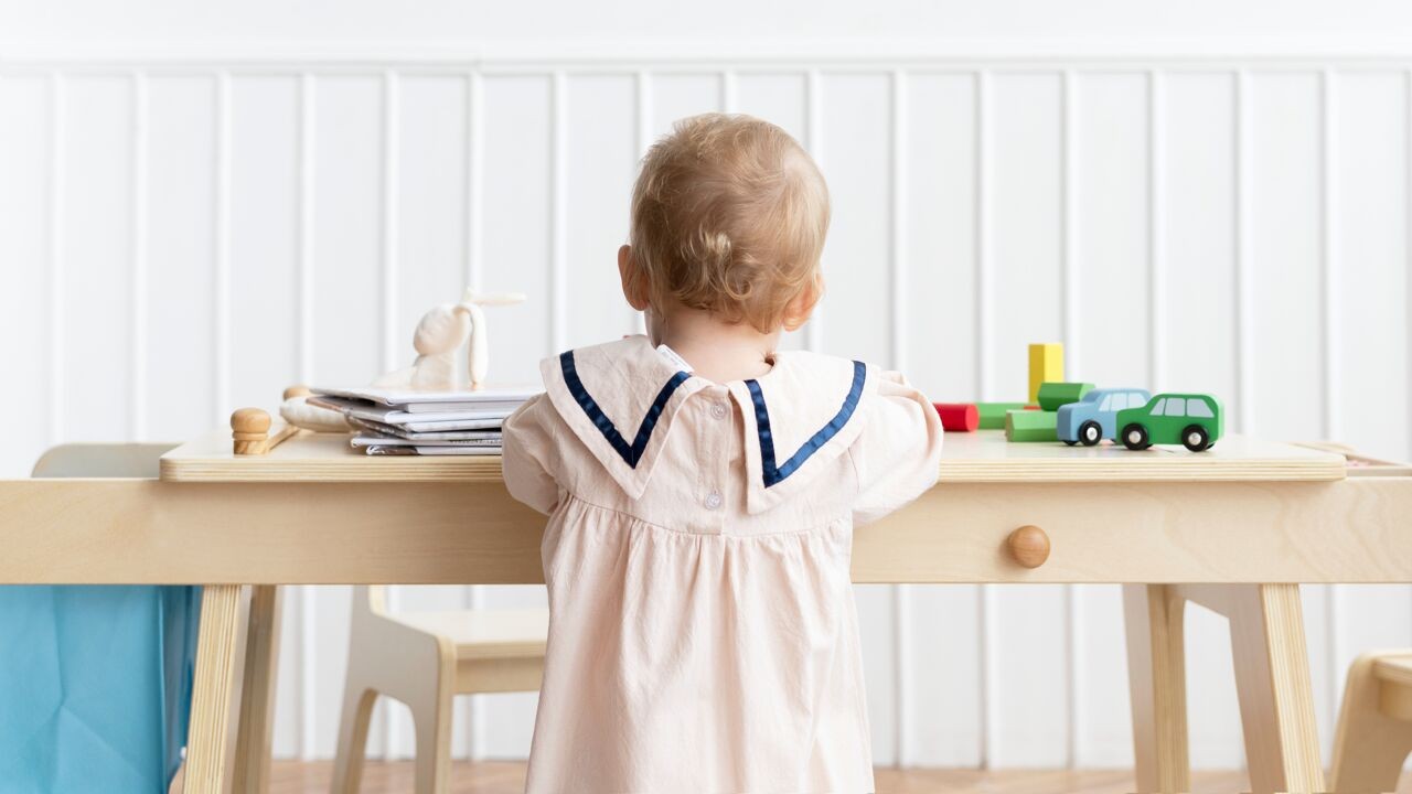 Extra begeleiding voor klasgenootjes na dodelijke brand in As: hoe ga je om met verdriet van kleuters?