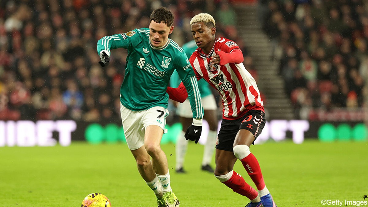 LIVE: Basisdebutant Nilson Angulo kent moeilijke eerste helft tegen Liverpool, Wirtz treft de paal