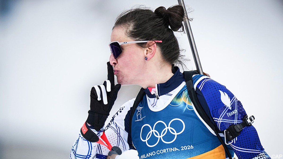 Van creditcardfraude en (ingekorte) schorsing naar olympisch kampioene: Julia Simon legt criticasters het zwijgen op