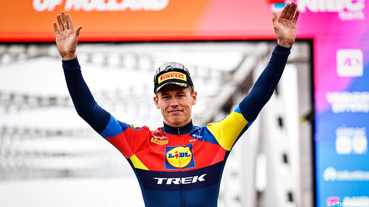 Wielermanager Dries De Bondt selecteert zichzelf en wit konijn van Lidl-Trek: "Hoe die reed in de AlUla Tour ..."