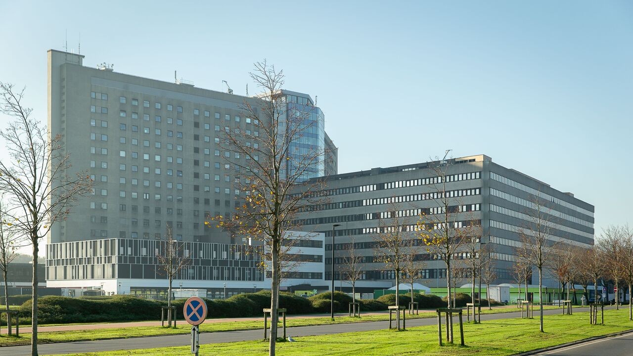 Zoektocht naar nieuwe algemeen directeur voor ziekenhuis Sint-Jan in Brugge in het slop