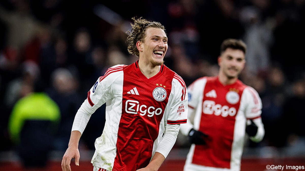 Ajax-ploegmakker jent "domme Belgen", Eredivisie-MVP Mika Godts pareert: "Ze zullen stil zijn"