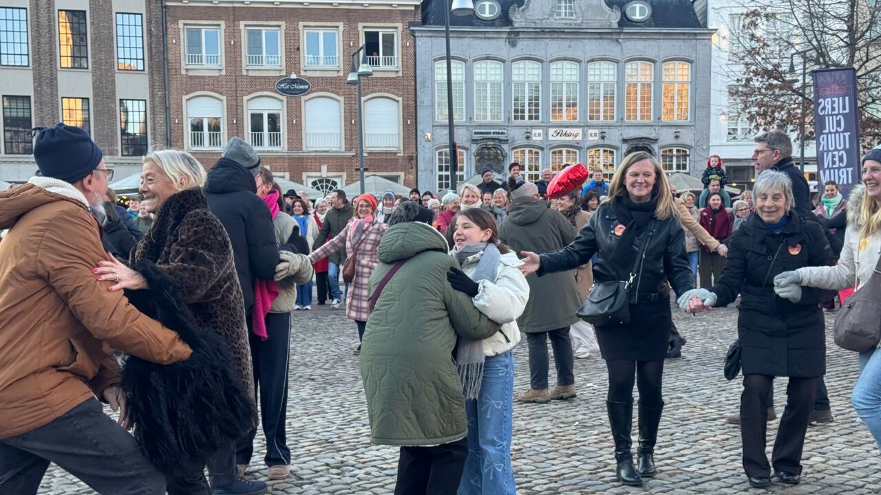 Wereldrecord 'kuskesdans' sneuvelt in Lier (al worden 512 deelnemers niet officieel geregistreerd)