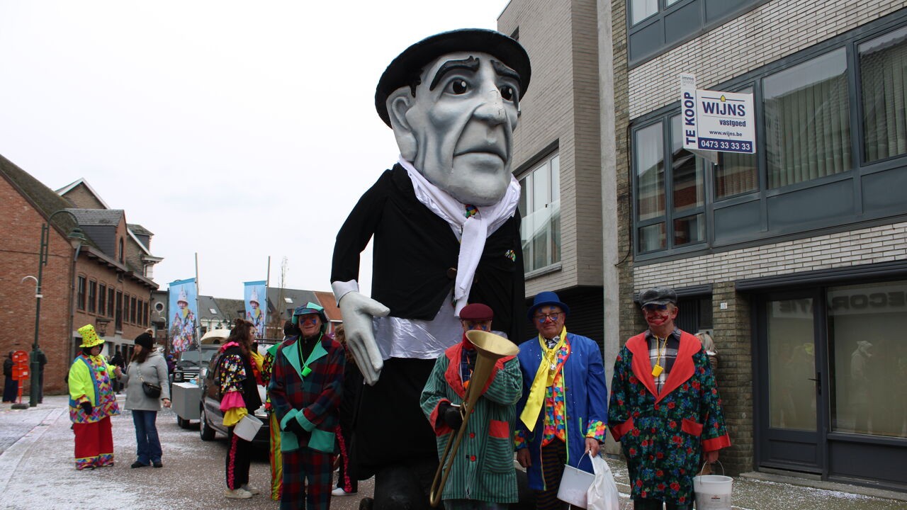 Reus breekt neus en verliest trombone voor start oudste Belgische carnavalstoet in Herenthout