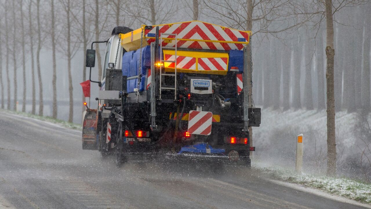 Glad wegdek en kans op sneeuw: "Wees extra voorzichtig met fiets of wagen"
