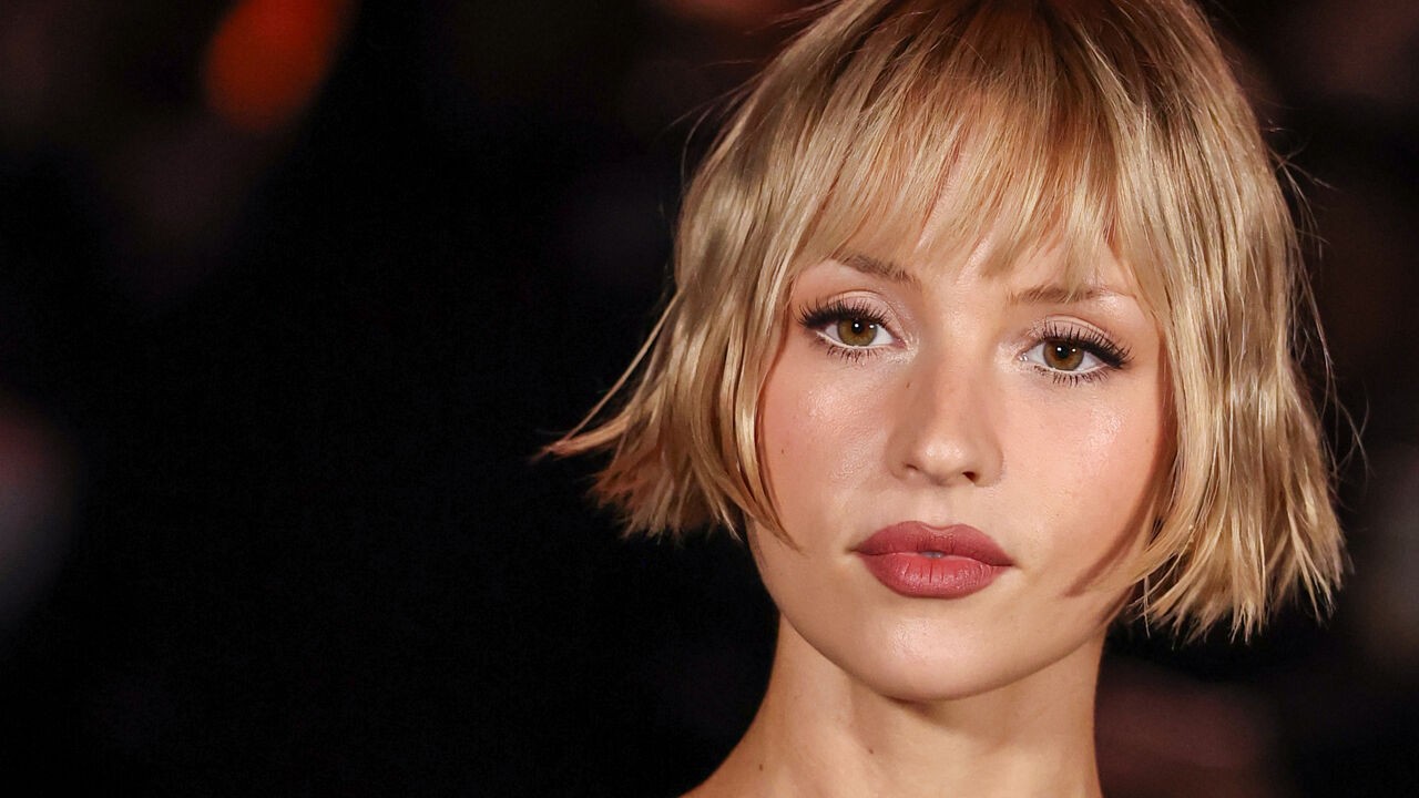 Na huiszoeking in Parijs: Angèle ontkent dat ze inkomsten heeft verzwegen voor Franse fiscus