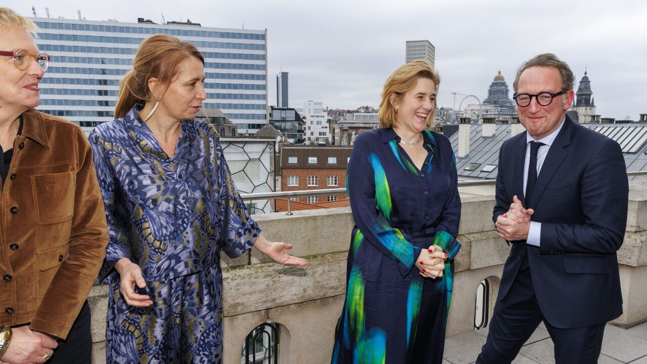 Er staan de Brusselse minister-president Dilliès nog grotere uitdagingen te wachten dan Nederlands leren: "Er zijn veel losse eindjes"