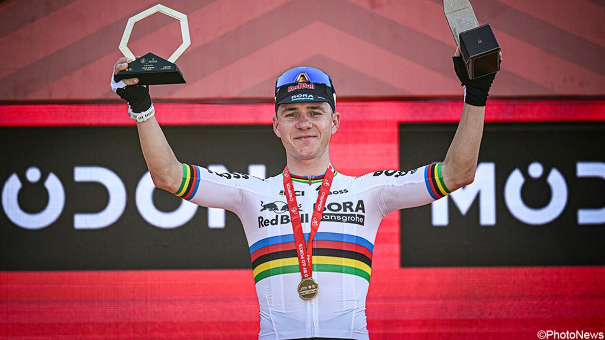 Remco Evenepoel stoomt met vroege toptijd naar de leiding in de UAE Tour: "Nu moeten we dit zien vast te houden"