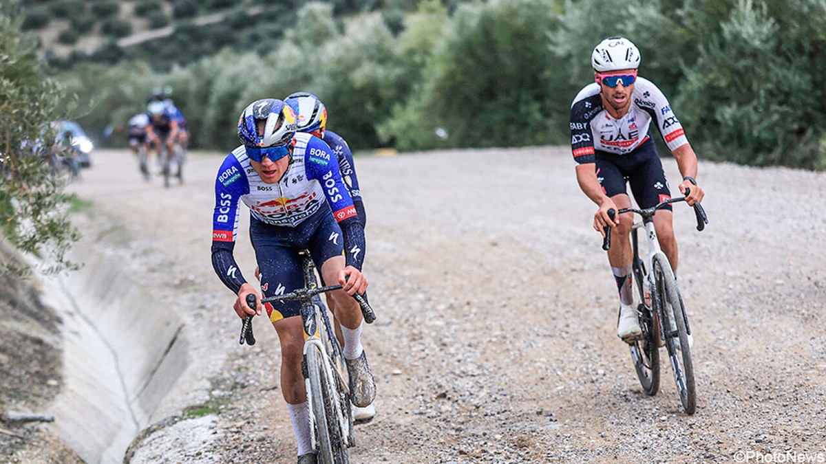 Jan Christen biedt excuses aan bij Maxim Van Gils na valpartij: "Ik zag hem niet komen op links"