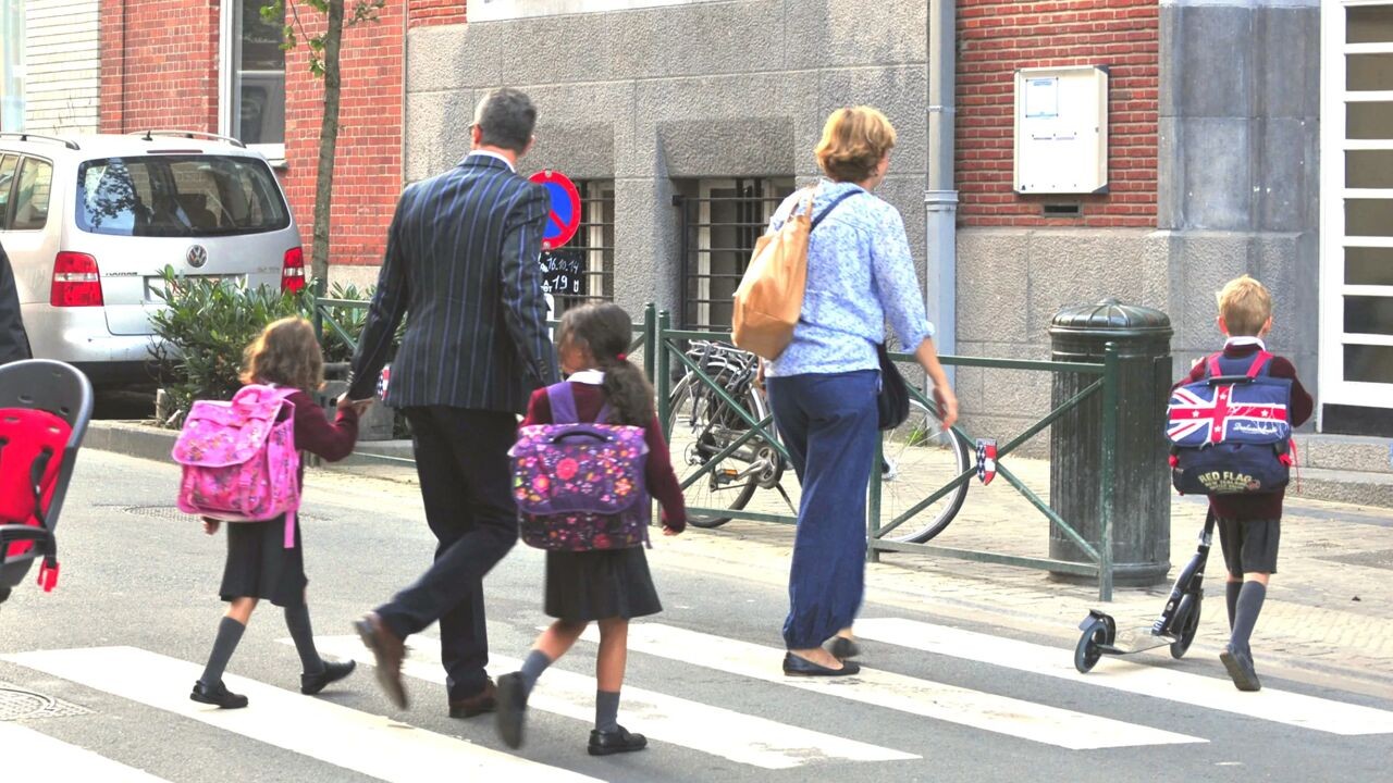 Brusselse kinderen vaker te voet en met fiets naar school: autoverkeer daalt bij 83 procent van scholen