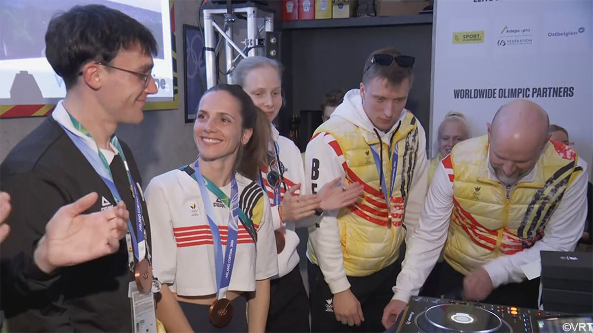 12 Belgen ontvangen olympisch diploma in sfeervolle Belgium Pub: "Een hele eer om aan de muur te hebben"