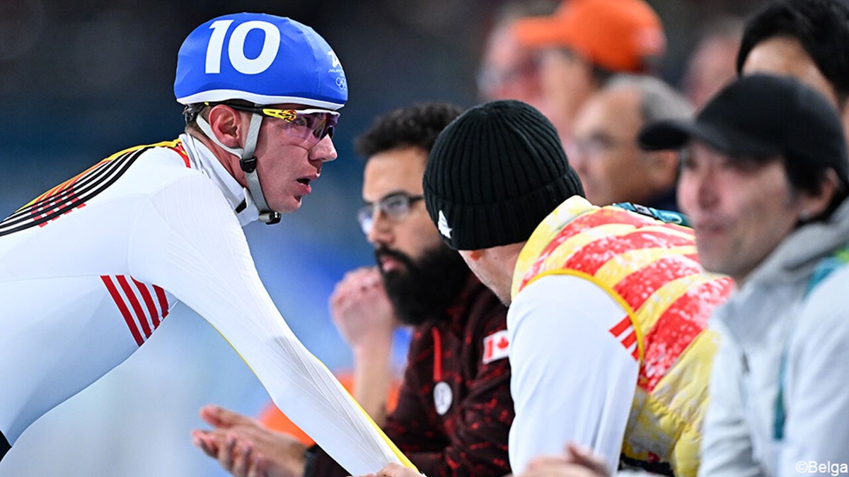 Speelden ploegmaats onder één hoedje? Bart Swings stelt zich vragen bij "heel raar verloop" in massastart