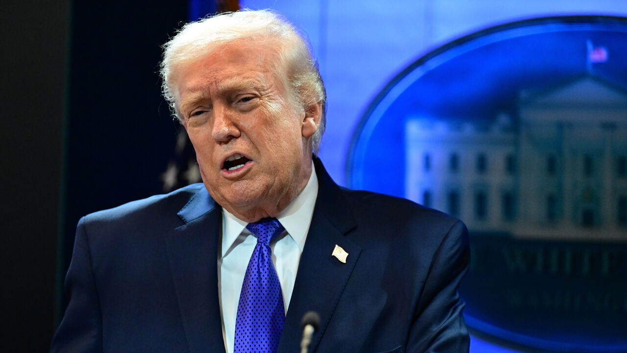 Trump wil "met onmiddellijke ingang" wereldwijde importheffingen opslaan naar 15 procent