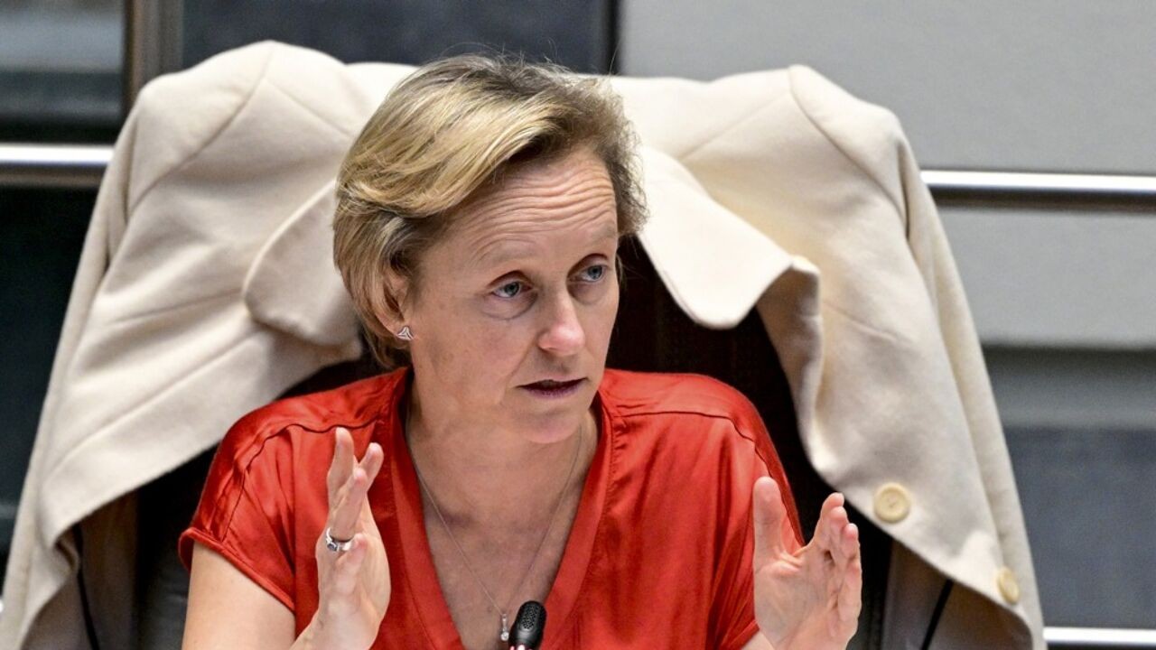 Minister Annick De Ridder laat zich negatief testen op cocaïne na rel in Vlaams Parlement