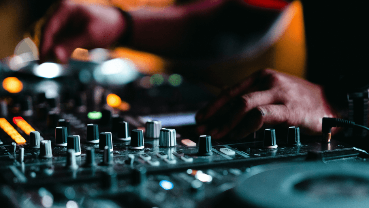 Screenshots over ongepast gedrag zetten dj-wereld op zijn kop: wat zijn de 'techno-files'?