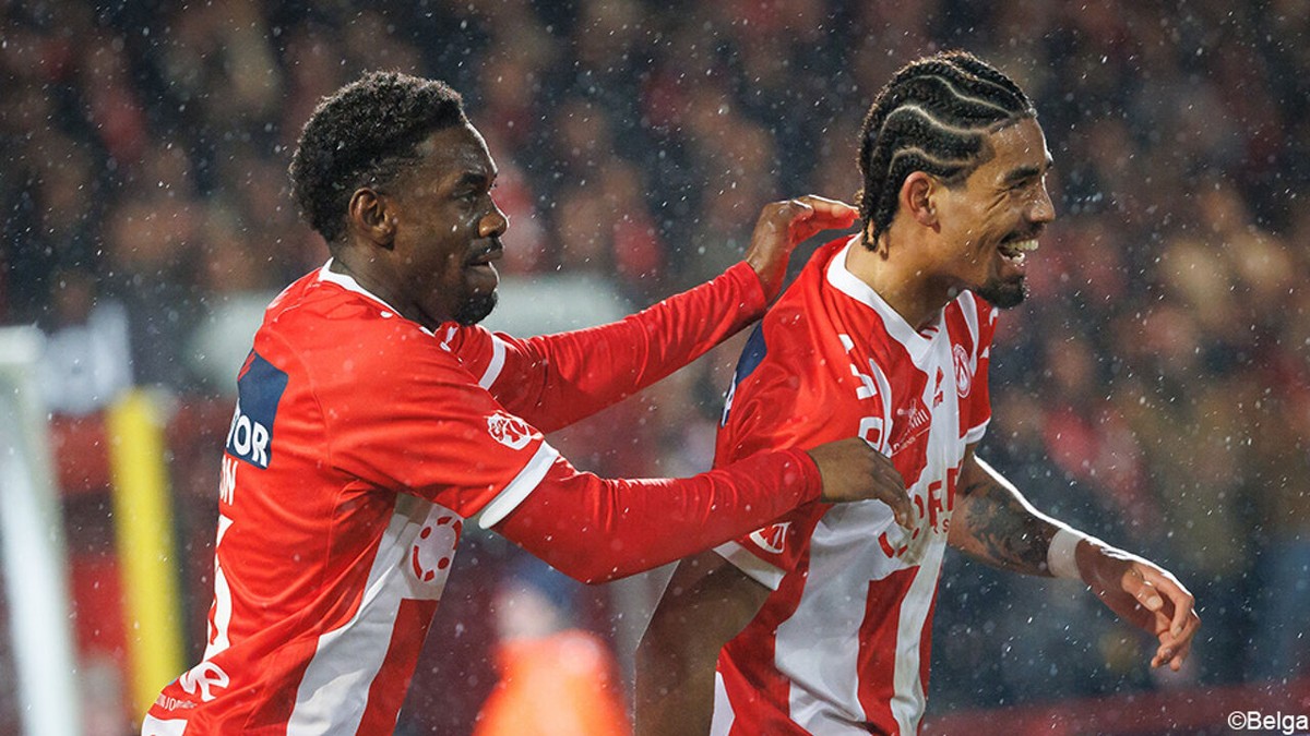 Het begon met een heerlijk hakje: KV Kortrijk wint van Luik en zet door nederlaag Patro nieuwe stap richting promotie