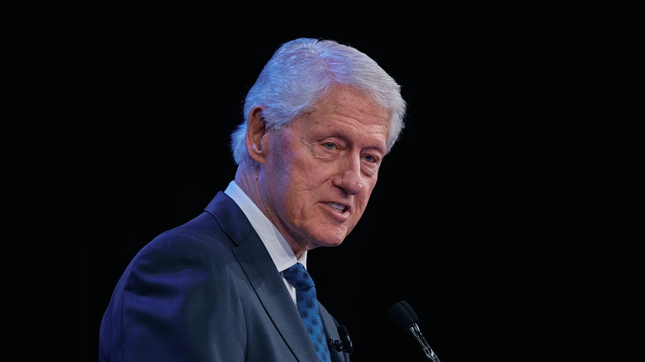 Bill Clinton houdt onwetendheid vol: "Ik had Epstein aangegeven als ik geweten had wat hij deed"