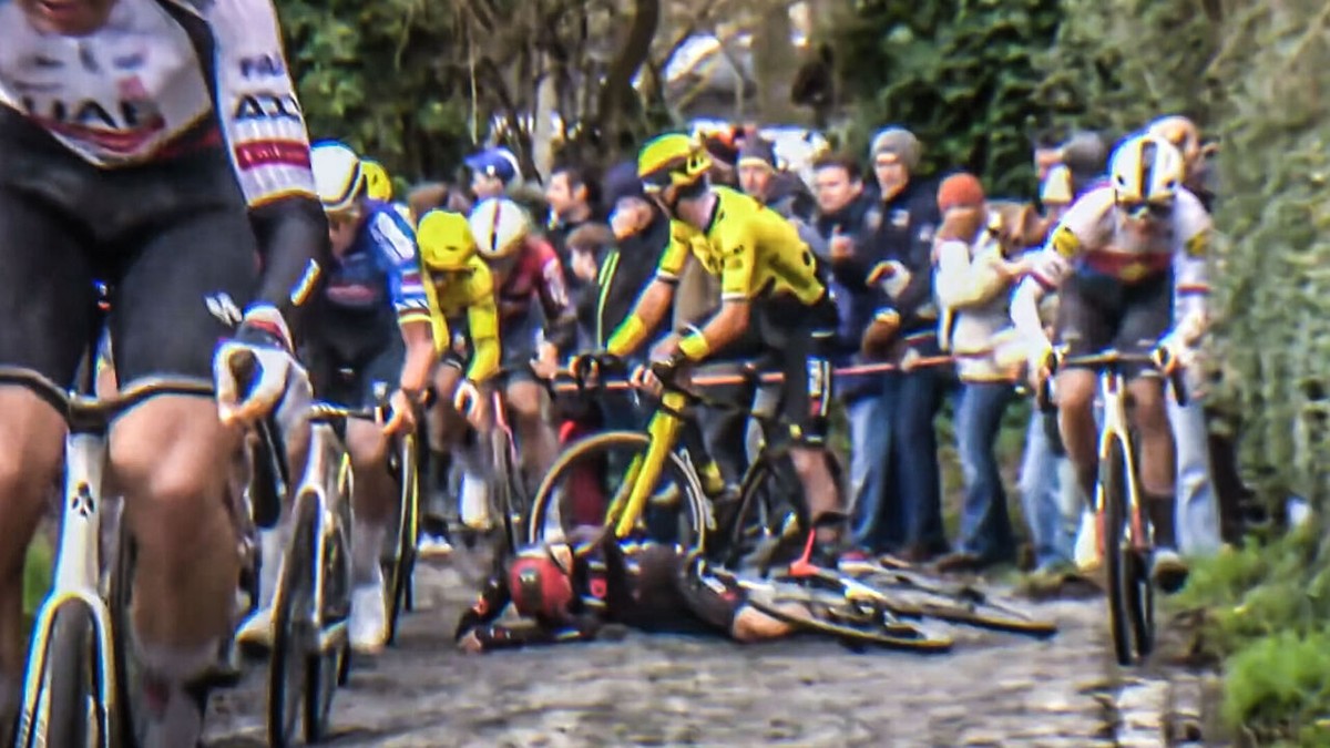 Hoe 1 schuiver plat op de buik de hele koers in een definitieve plooi legde: dit was de Omloop Nieuwsblad in 4 fases