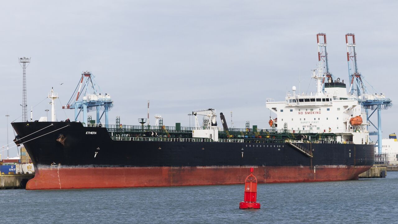 Geënterde Russische olietanker in Zeebrugge gelinkt aan zoon Iraanse topadviseur: "Centrale speler in schaduwvloot"