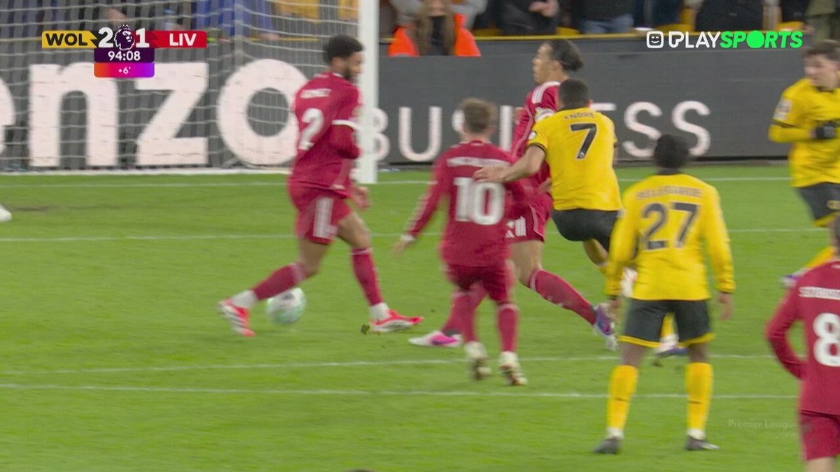 VIDEO - Straf! Wolverhampton vloert Liverpool met late afgeweken bal: 2-1