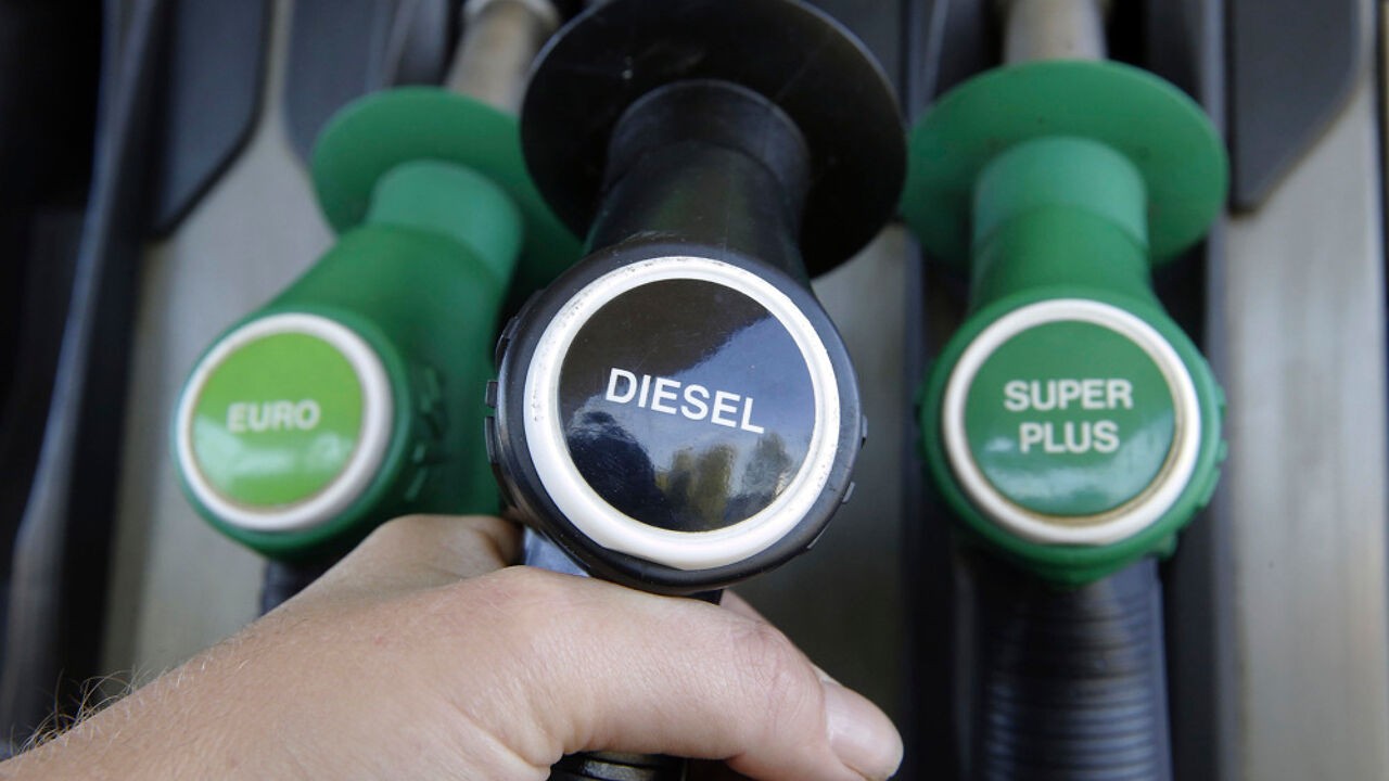 Dieselprijs schiet omhoog, benzineprijs voorlopig niet: hoe komt dat?