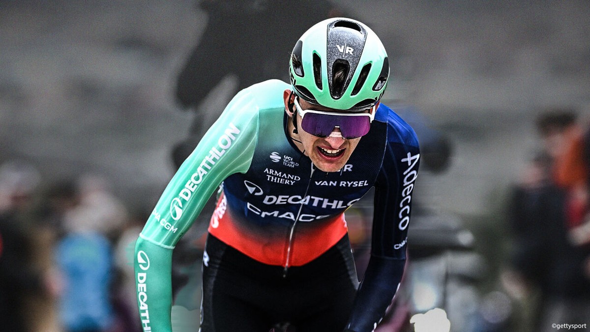 Met 16'18" en een drinkbus als brandversneller: wordt Paul Seixas (in de Strade Bianche) dé uitdager van Tadej Pogacar?