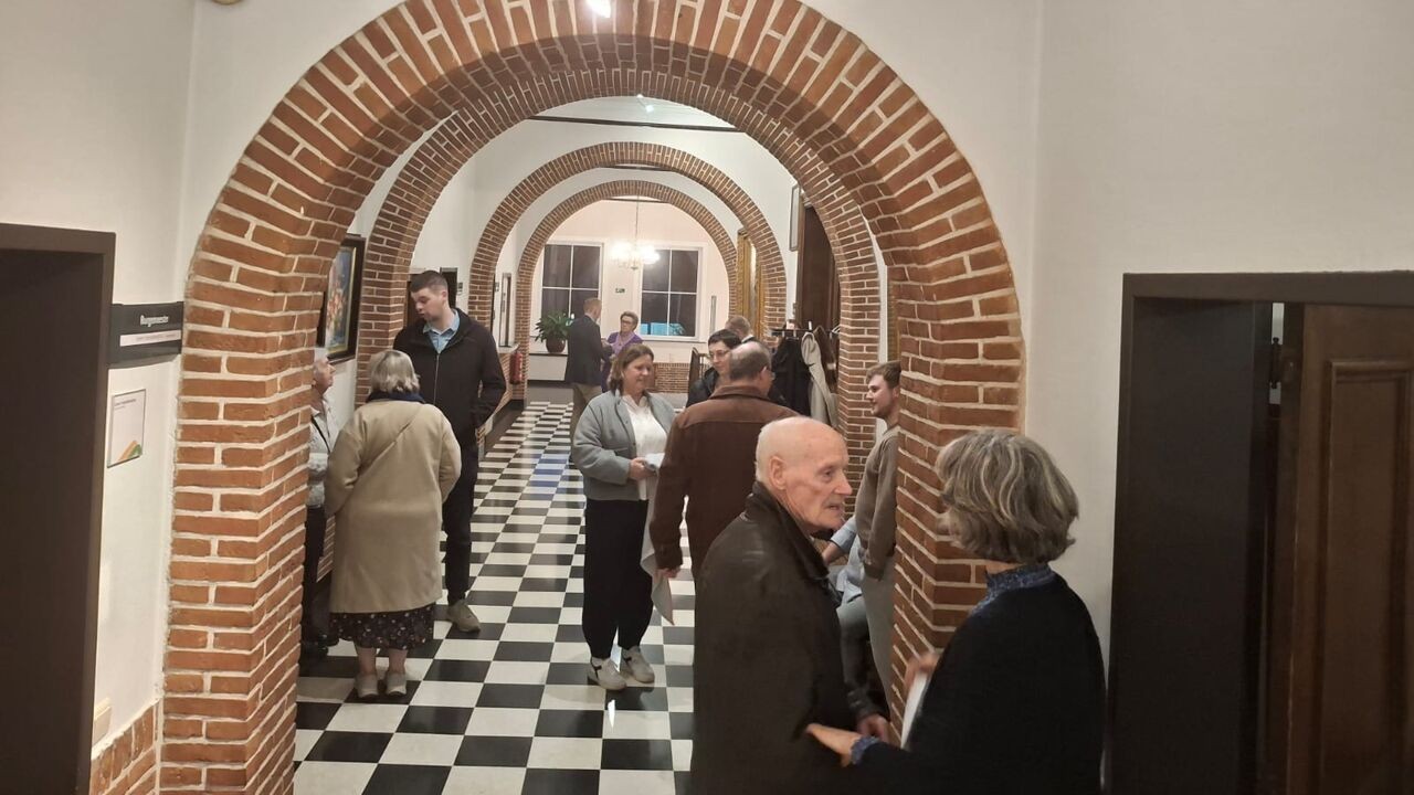 Ereburgemeester Herman Suykerbuyk opgebaard in raadzaal Essen: "Een bijzondere man verdient een bijzondere plaats"