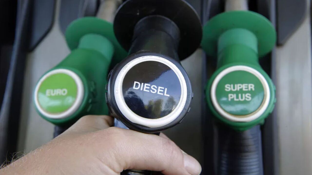 De maximumprijs voor diesel stijgt morgen tot boven de 2 euro per liter