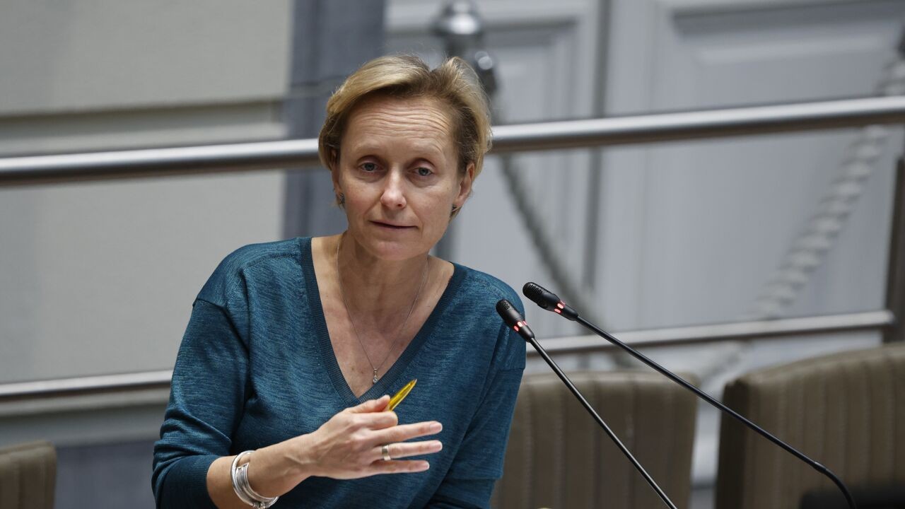 Vlaams minister van Mobiliteit Annick De Ridder (N-VA) blijft onduidelijk over eventuele besparingen in het leerlingenvervoer
